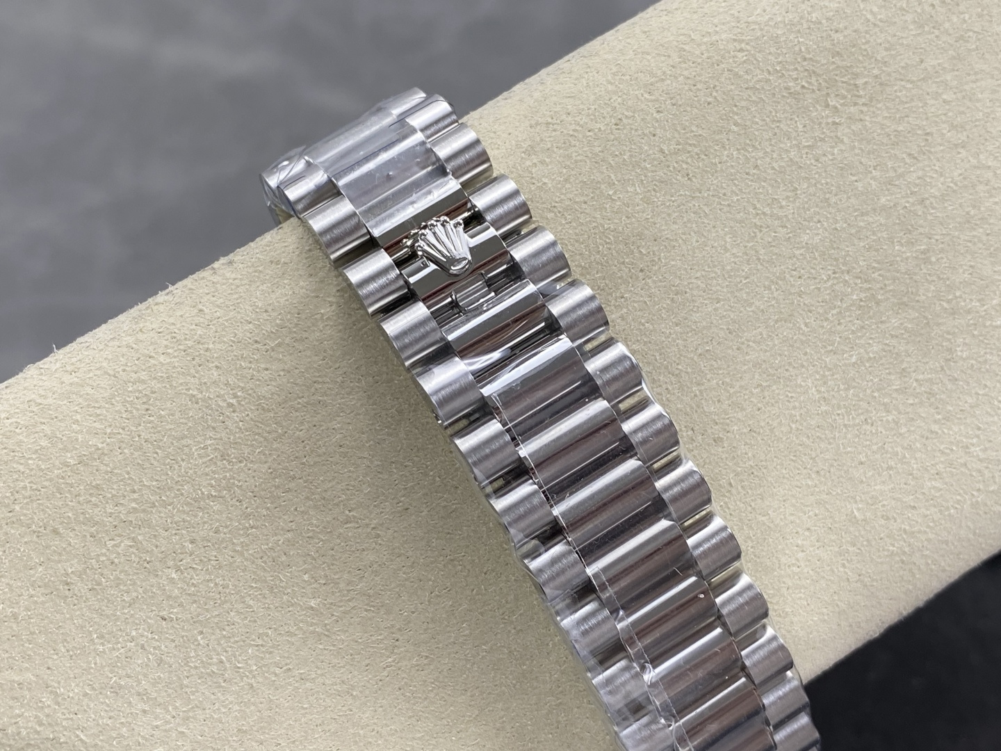 Rolex Day-Date 40mm White Gold Bright-Blue Dial 228239 1:1 Superclone - Image 8