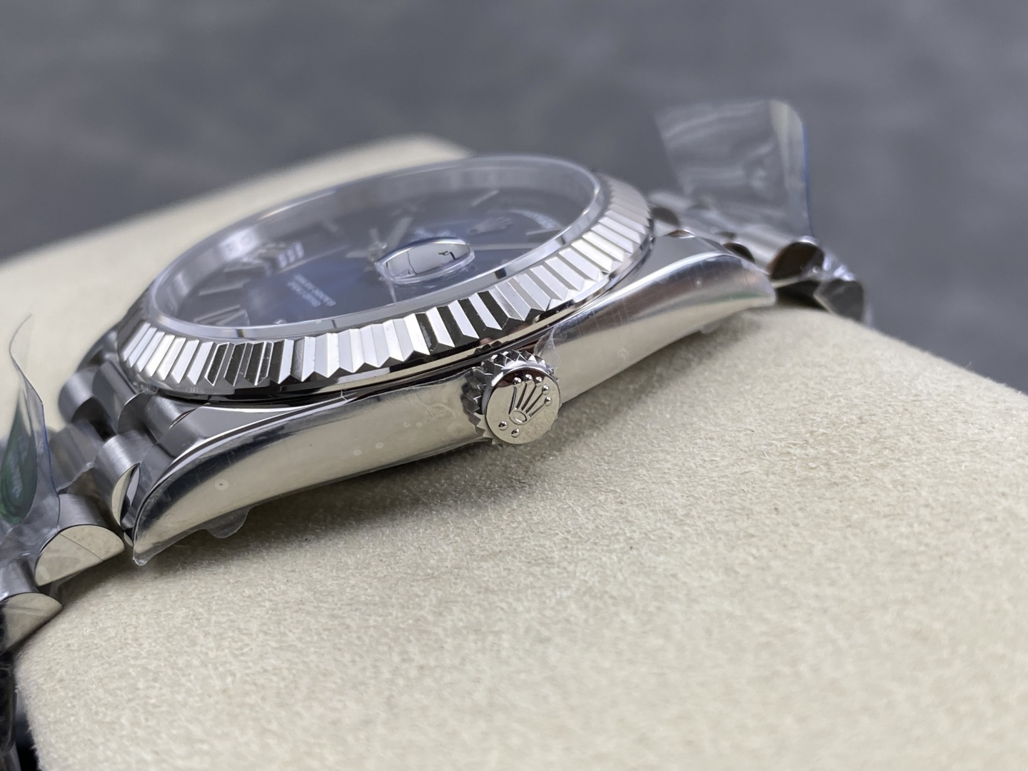 Rolex Day-Date 40mm White Gold Bright-Blue Dial 228239 1:1 Superclone - Image 6