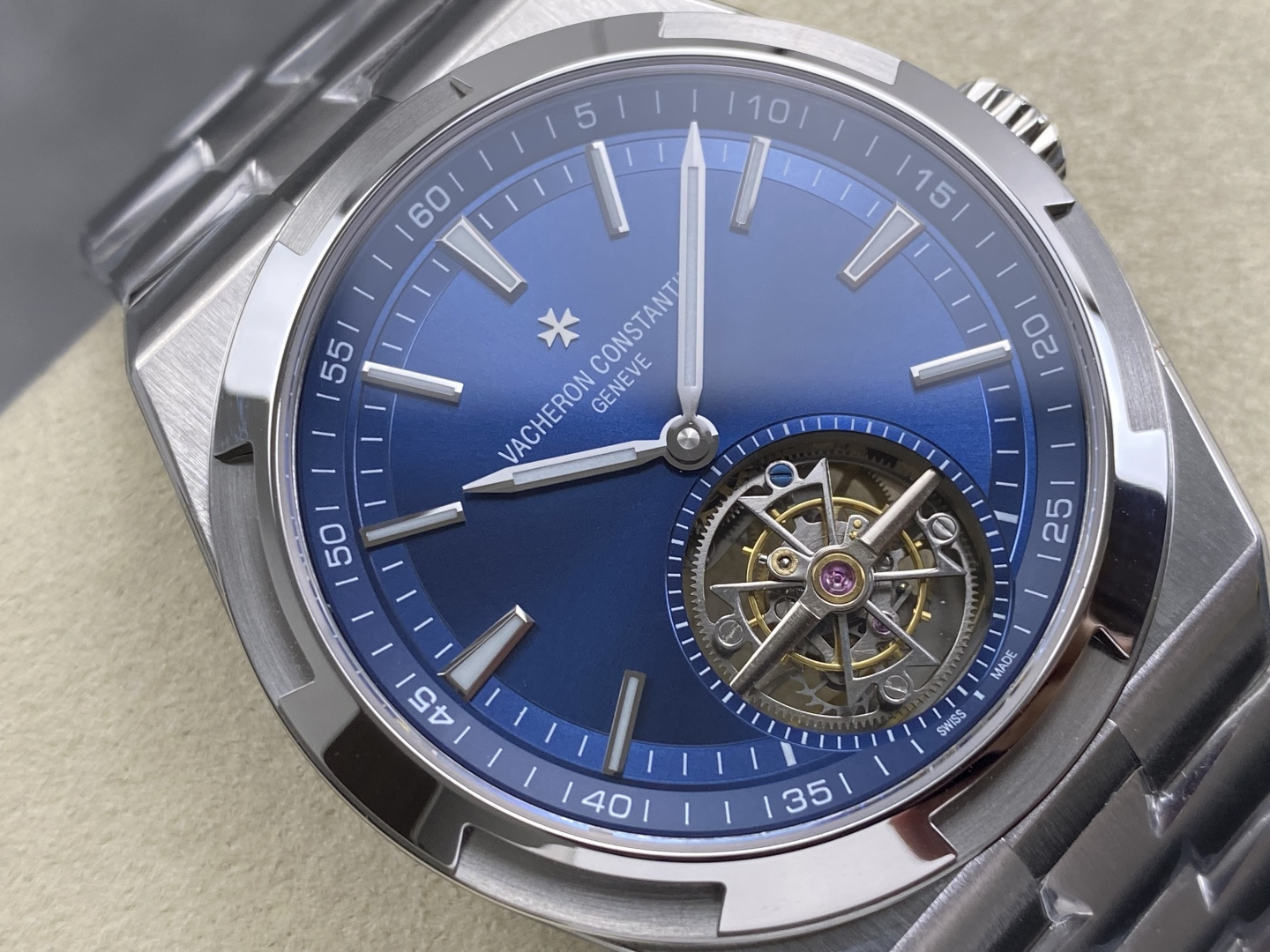 Vacheron Constantin Overseas Stainless steel Blue 42.5X13.5 mm Tourbillon Configuration B40662 1:1 Superclone - Image 9