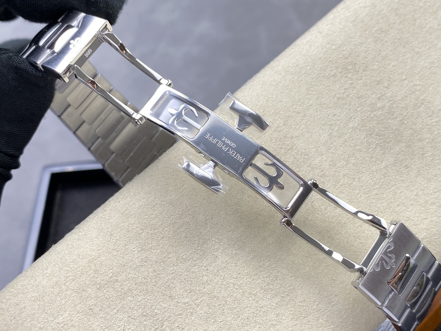 Patek Philippe Nautilus 5712 Rose-gold tone Gold dial 40 mm Moon phase WS Factory Configuration ACD19D 1:1 Superclone - Image 15