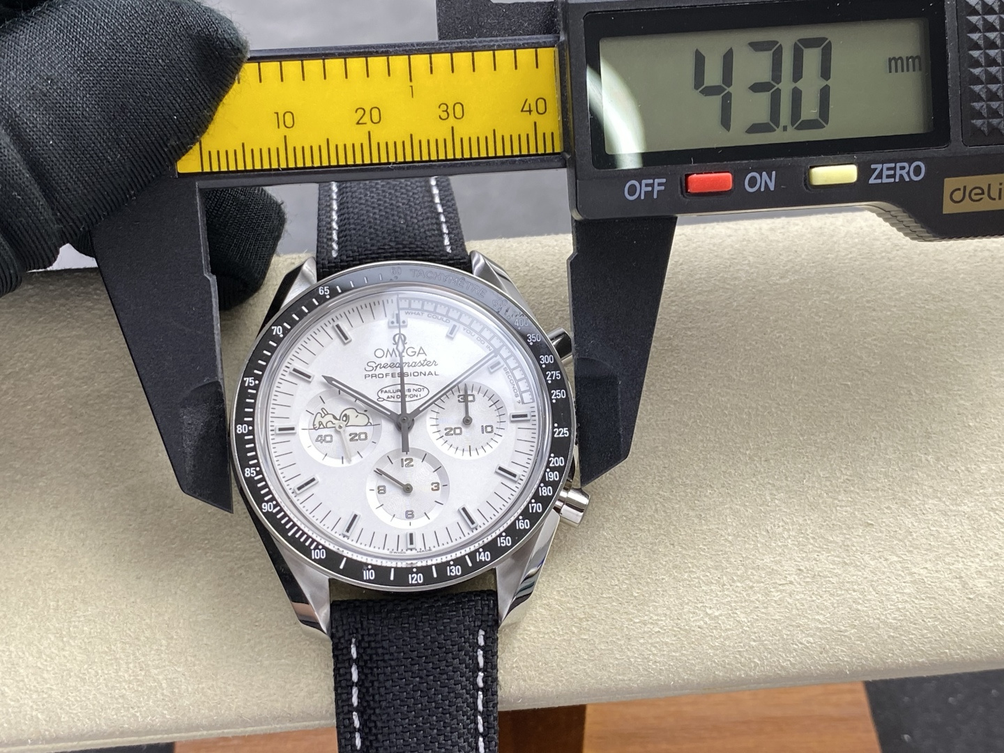 Omega Speedmaster Snoopy 260259 1:1 Superclone - Image 7