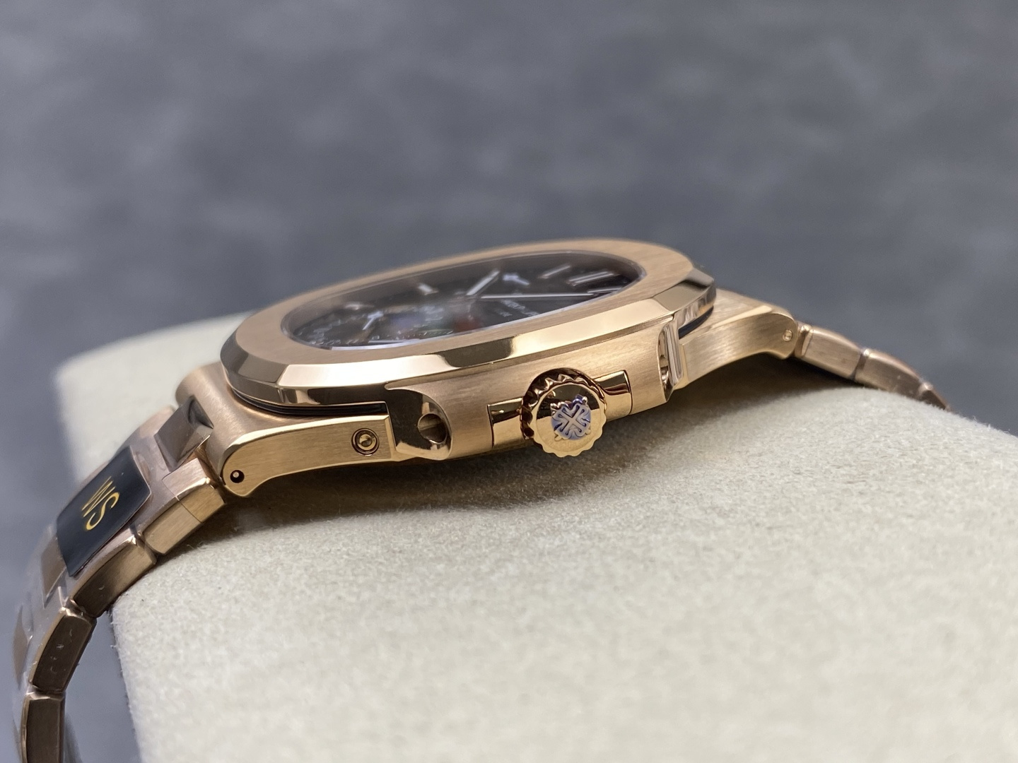 Patek Philippe Nautilus Phases De Lune 5712/1R-001 1:1 Superclone - Image 2