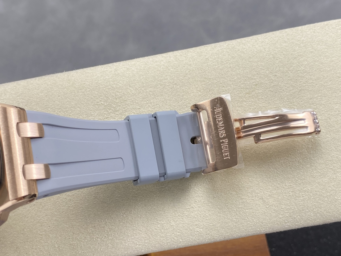 Audemars Piguet Royal Oak Offshore 26231 37 mm APS Factory Configuration 96CFFF 1:1 Superclone - Image 6