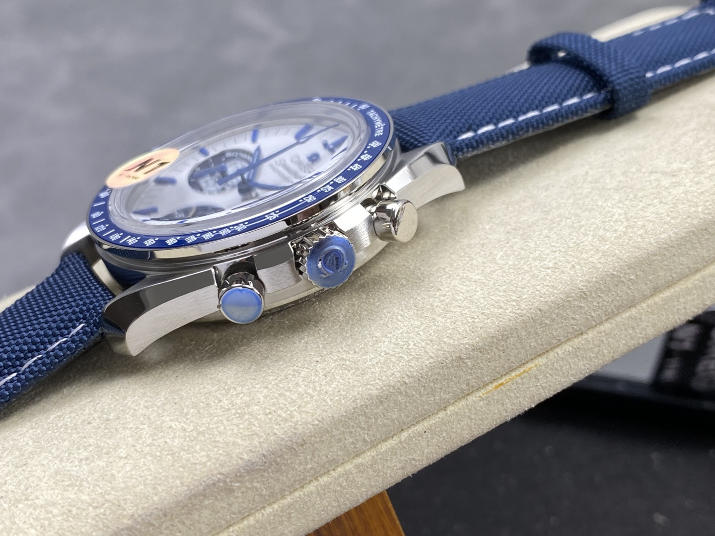 Omega Speedmaster Silver Snoopy Award 50th Anniversary 42 mm 310.32.42.50.02.001 1:1 Superclone - Image 5