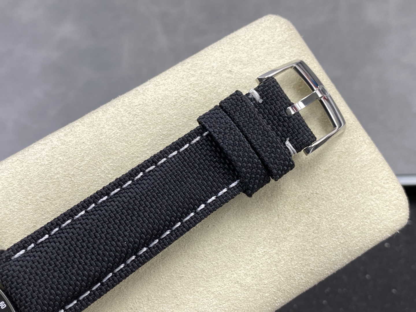 Omega Speedmaster Snoopy 260259 1:1 Superclone - Image 4