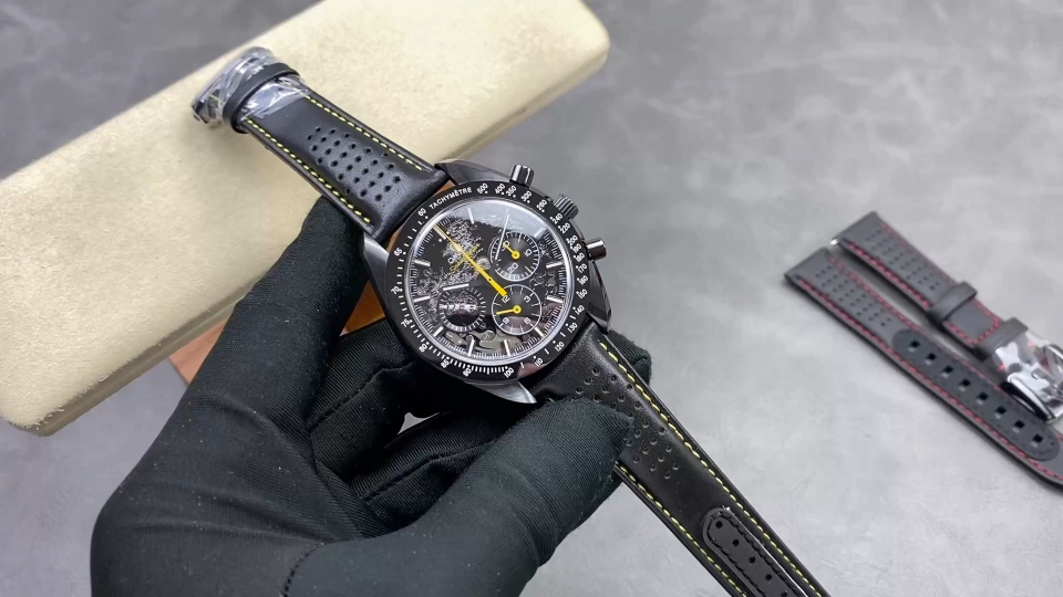 Omega Speedmaster Dark Side of the Moon Manual Chronograph 1584F7 1:1 Superclone