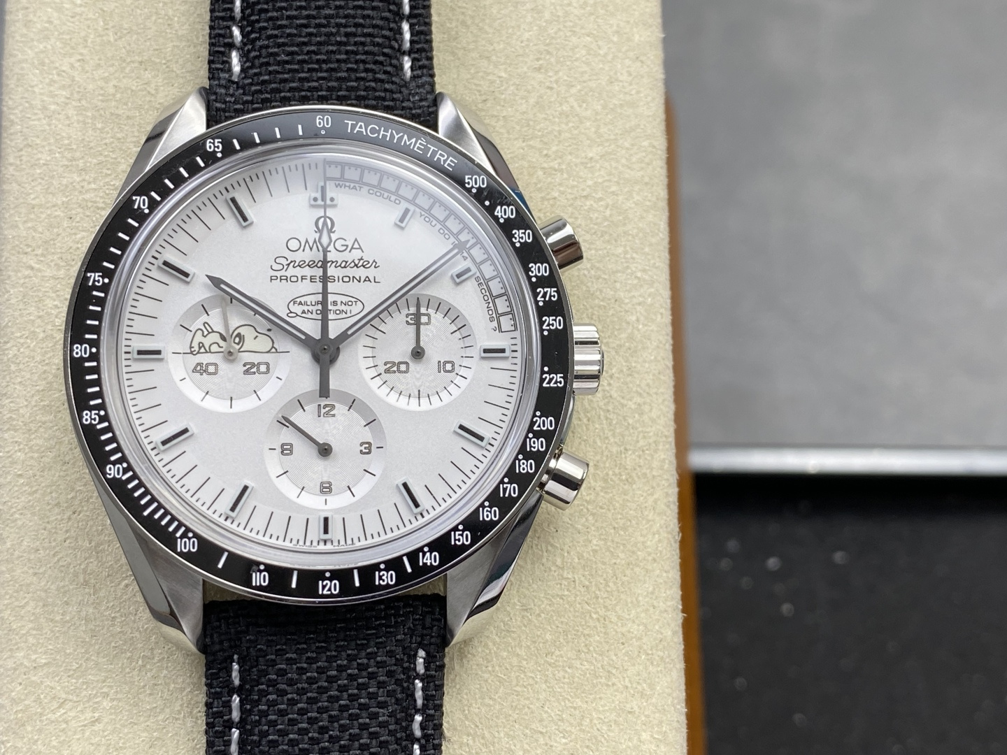 Omega Speedmaster Snoopy 260259 1:1 Superclone - Image 11