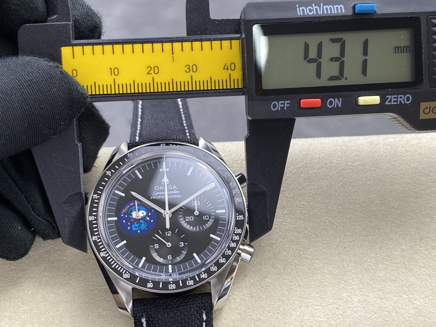 Omega Speedmaster Snoopy FA280F 1:1 Superclone - Image 8