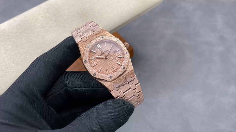 Audemars Piguet Royal Oak 67651OR 33 mm Date display Configuration E5F30D 1:1 Superclone