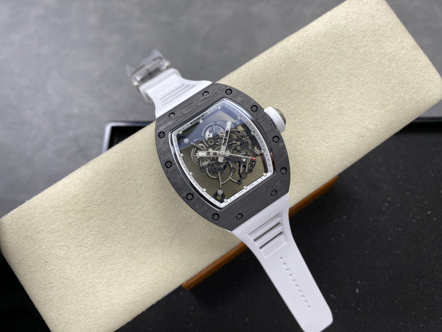 Richard Mille RM 055 RM055 Carbon composite Rubber strap 49.90 x 42.70 mm Configuration 5074DC 1:1 Superclone