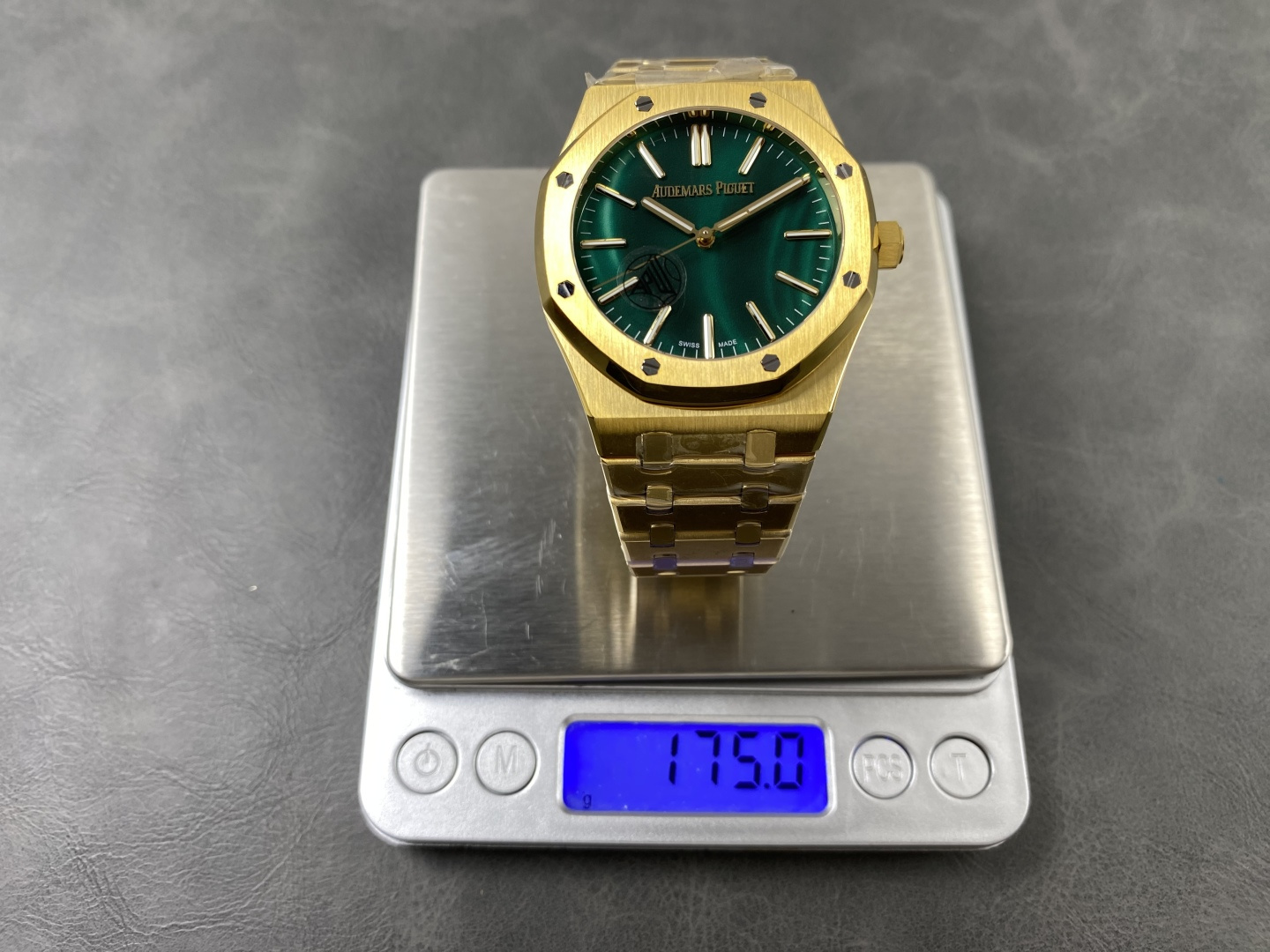 Audemars Piguet Royal Oak 15513 Gold 41 mm Configuration 56E829 1:1 Superclone - Image 8