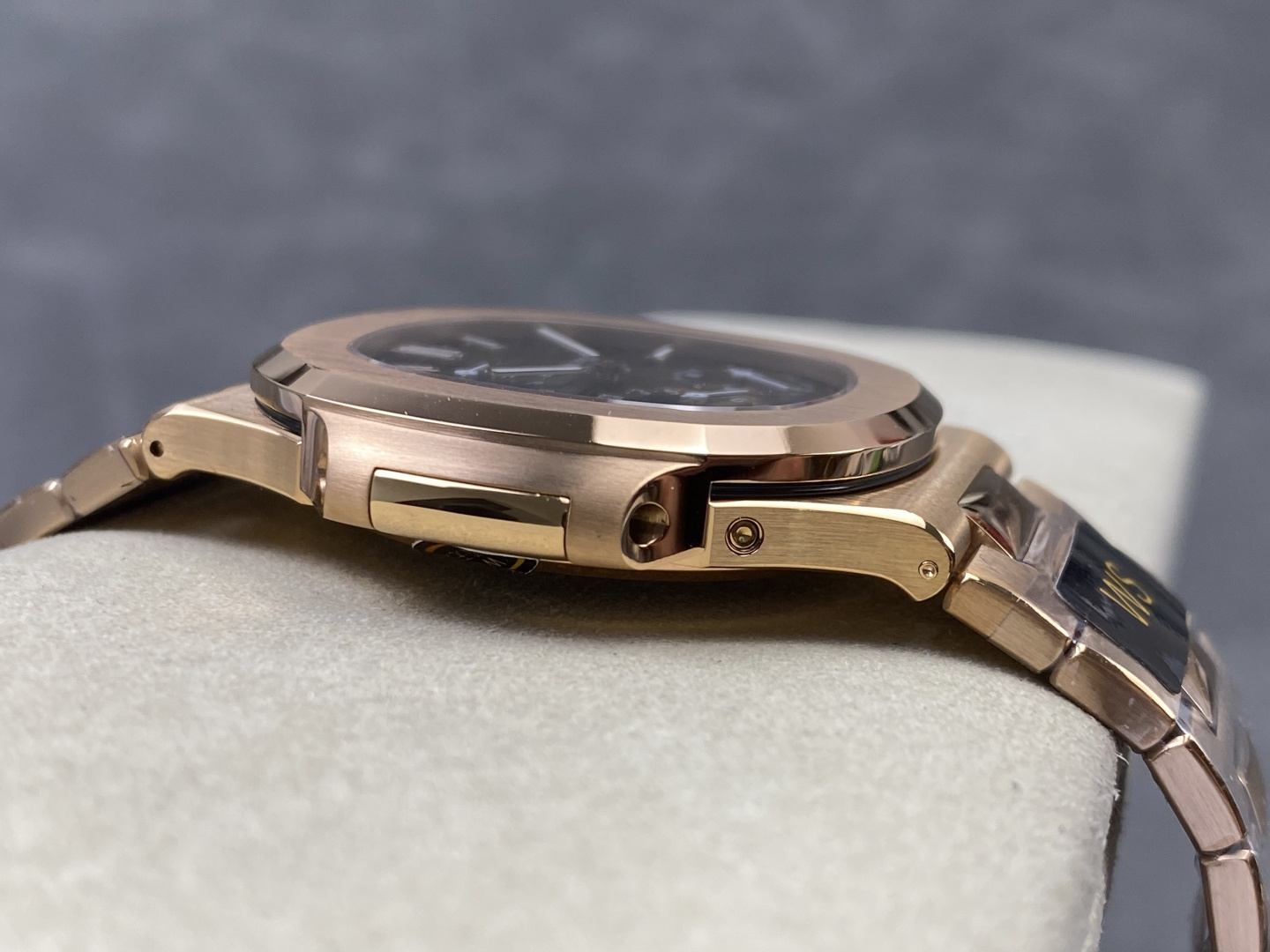 Patek Philippe Nautilus Phases De Lune 5712/1R-001 1:1 Superclone - Image 5