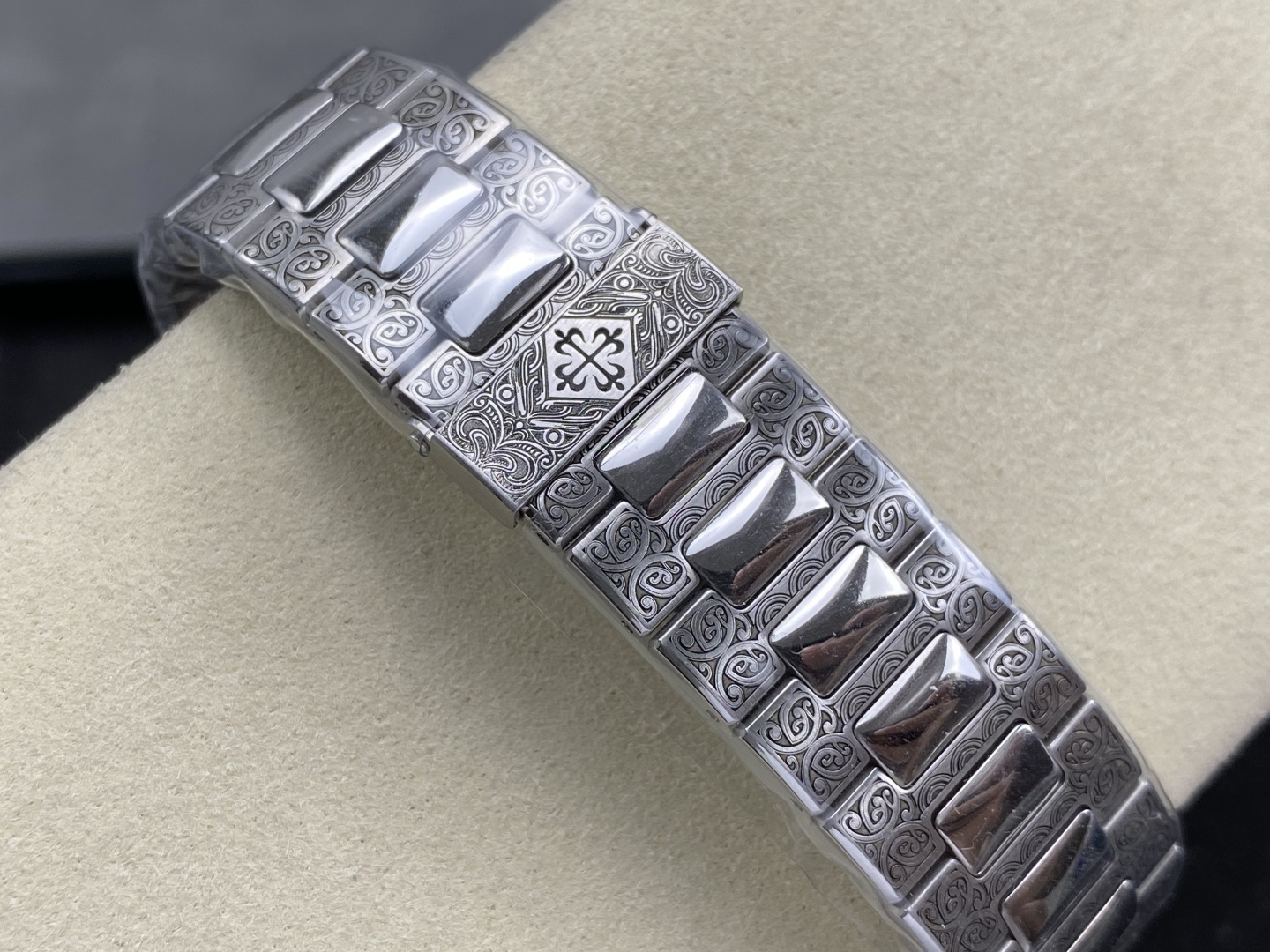 Patek Philippe Nautilus Stainless steel Gray dial 40 mm Automatic Configuration FF7590 1:1 Superclone - Image 4