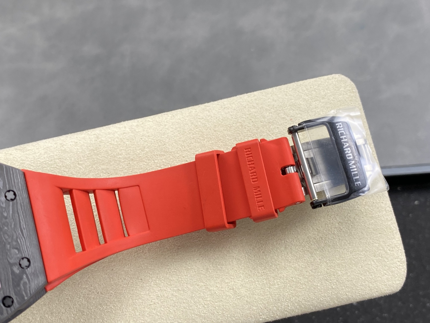 Richard Mille RM 055 RM055 Carbon composite Rubber strap 49.90 x 42.70 mm Configuration 040740 1:1 Superclone - Image 4
