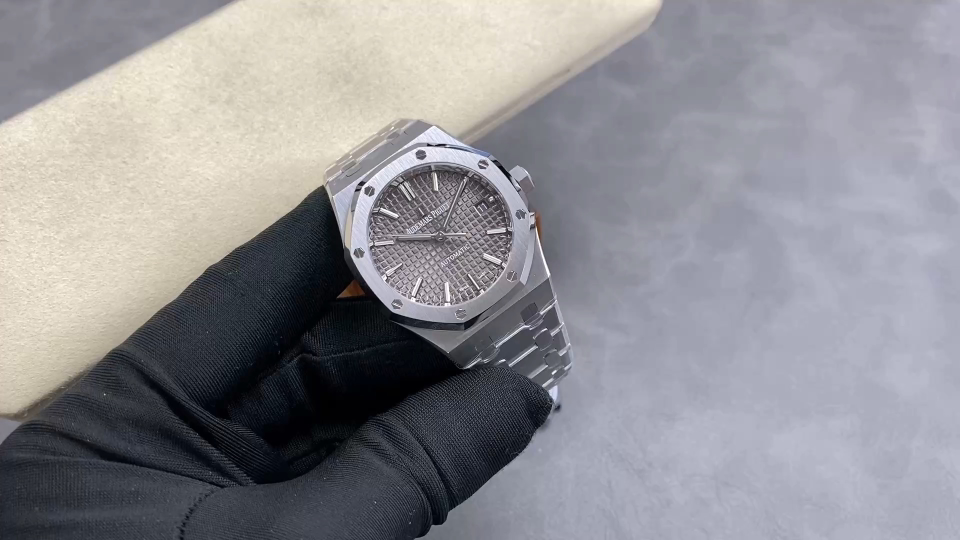 Audemars Piguet Royal Oak 15450ST 37 mm Date display ZF Factory Configuration A8A2CF 1:1 Superclone