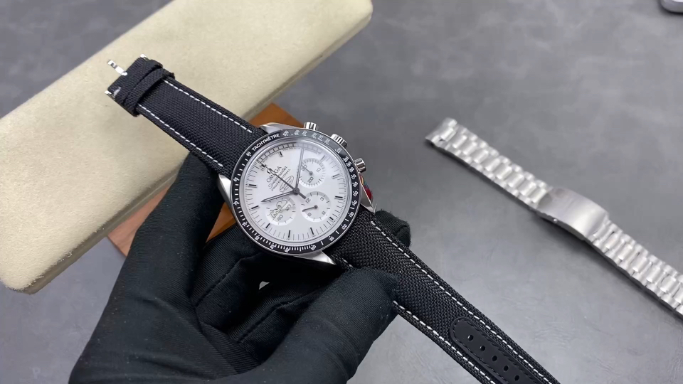 Omega Speedmaster Snoopy CA4F28 1:1 Superclone