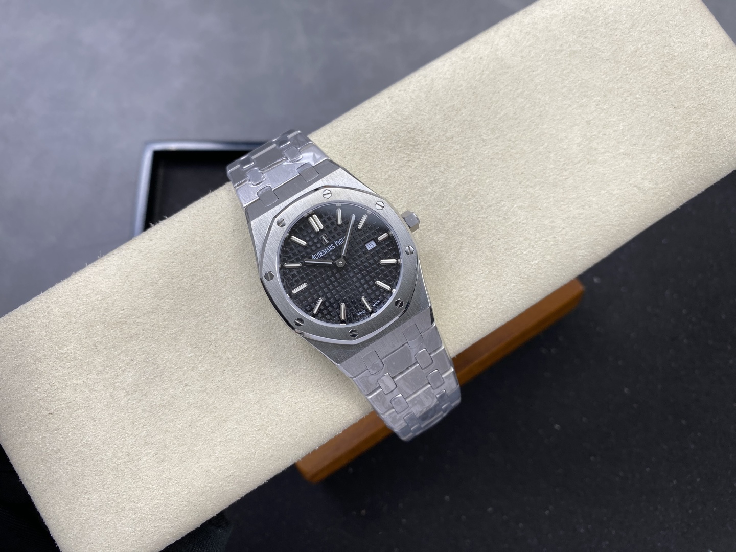 Audemars Piguet Royal Oak 67651OR 33 mm Date display Configuration 1B3F0C 1:1 Superclone