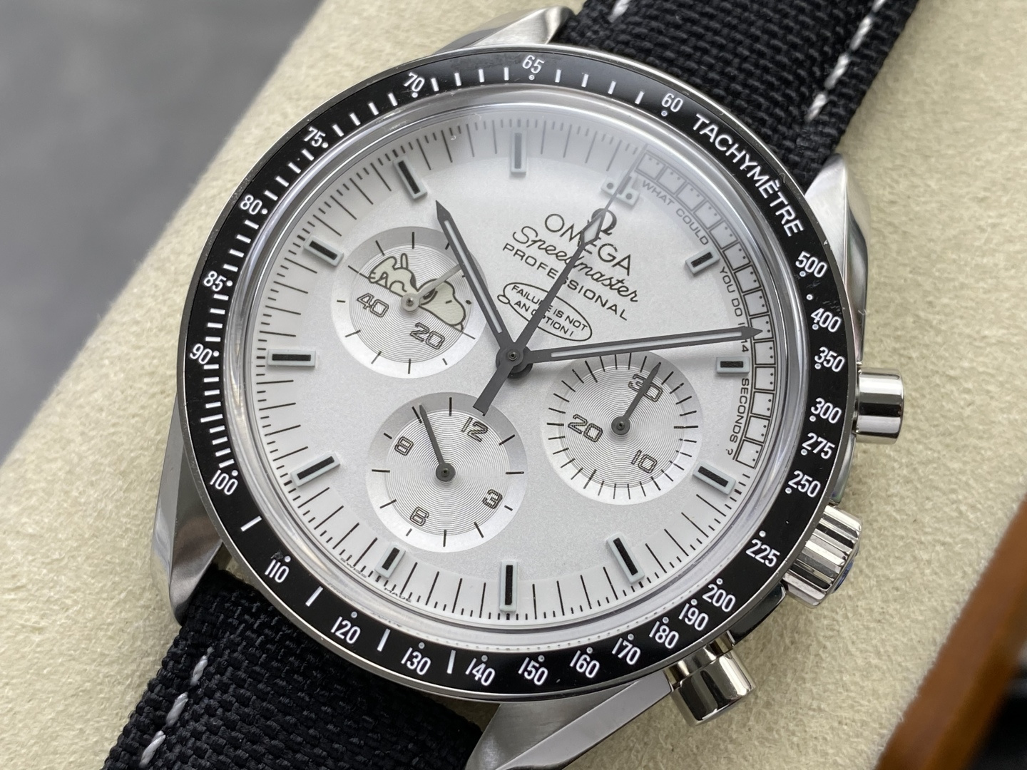 Omega Speedmaster Snoopy 260259 1:1 Superclone - Image 9