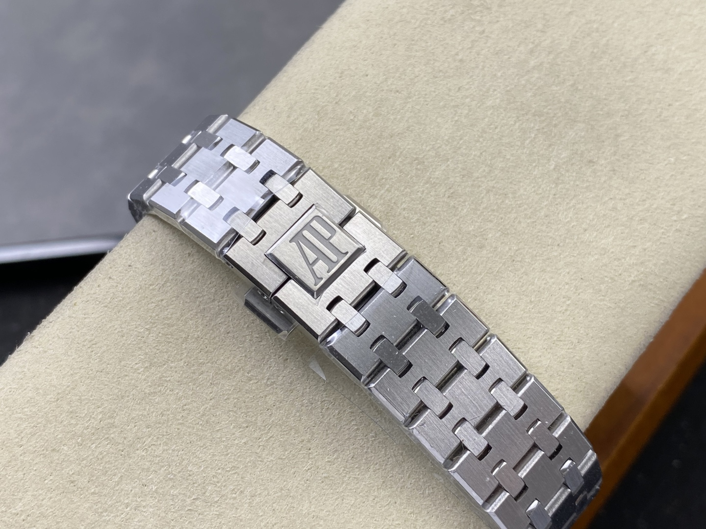 Audemars Piguet Royal Oak 15450 37 mm Configuration 6D807C 1:1 Superclone - Image 4