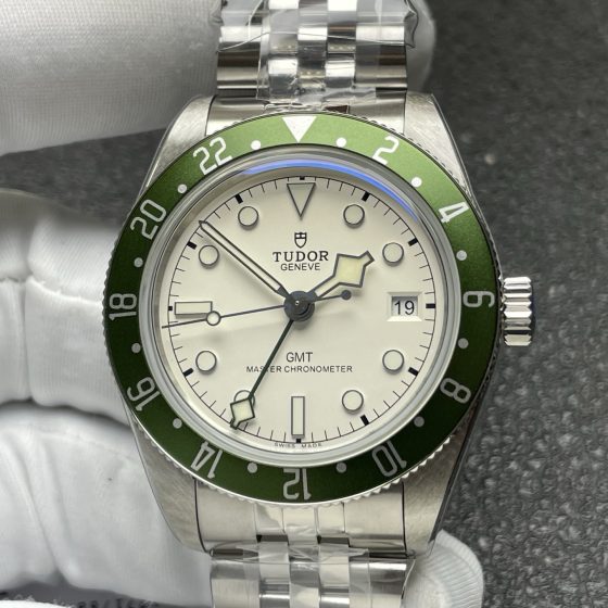 Tudor Black Bay Stainless steel Black dial Stainless-steel bracelet 39 mm GMT / dual time Configuration B79990 1:1 Superclone