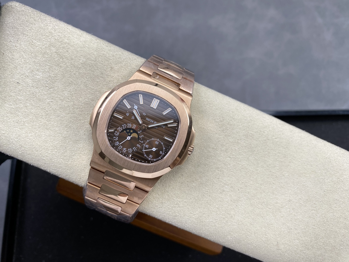 Patek Philippe Nautilus 5712R 1:1 Superclone - Image 9