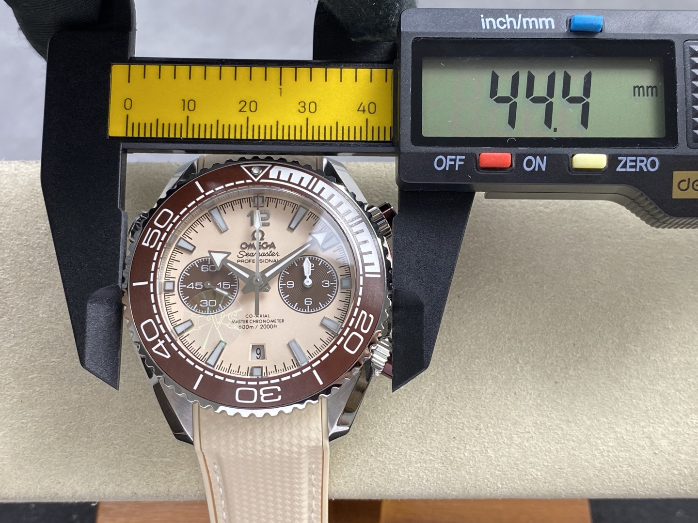 Omega Seamaster 215.32.46.51.01.001 Stainless steel Beige dial Beige 45.5 mm Chronograph ANT Factory Configuration 159138 1:1 Superclone - Image 9