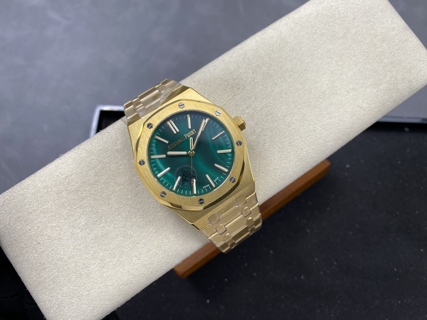 Audemars Piguet Royal Oak 15513 Gold 41 mm Configuration 56E829 1:1 Superclone