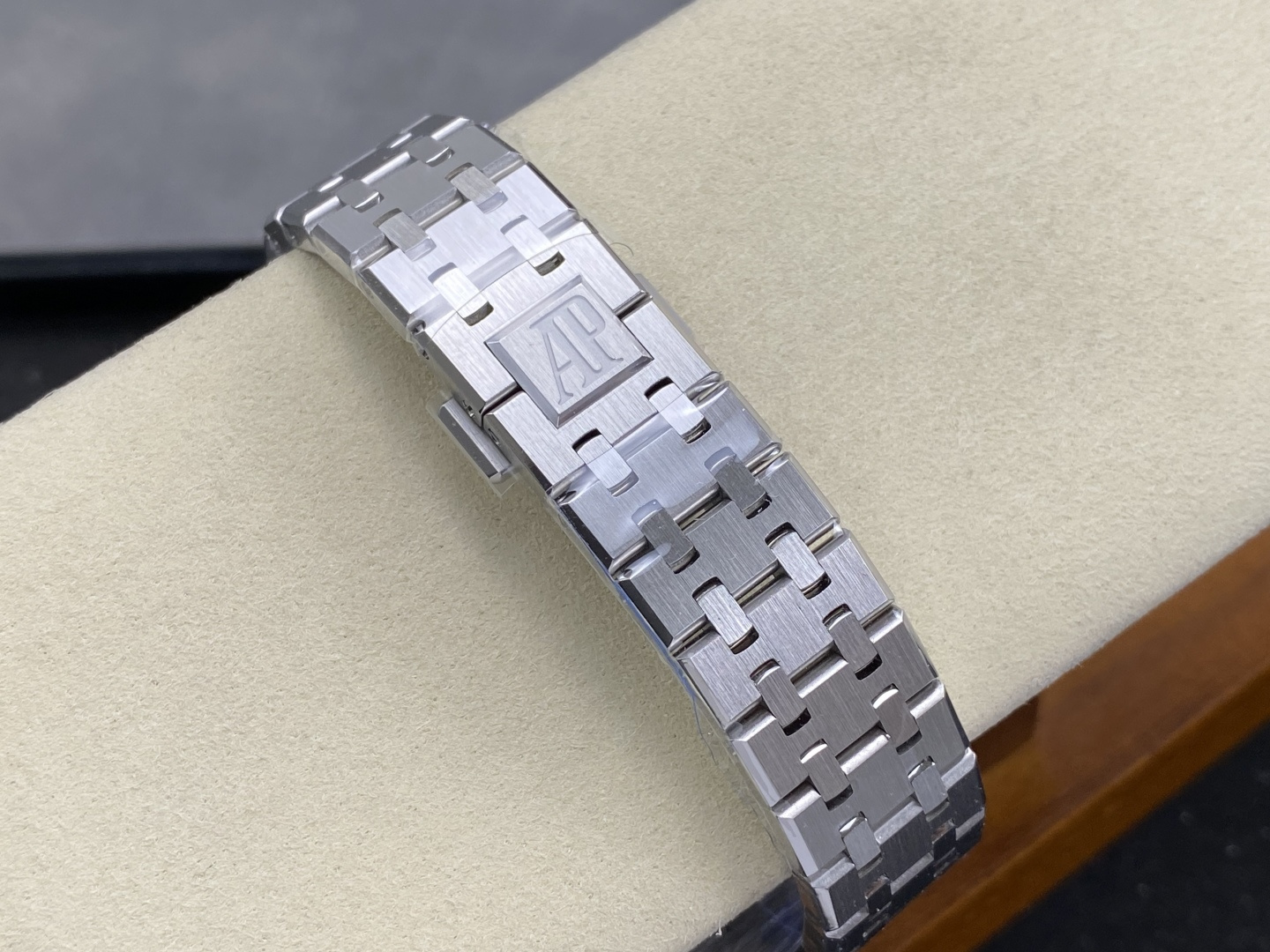 Audemars Piguet Royal Oak 38 mm APS Factory Configuration 8DA26E 1:1 Superclone - Image 5