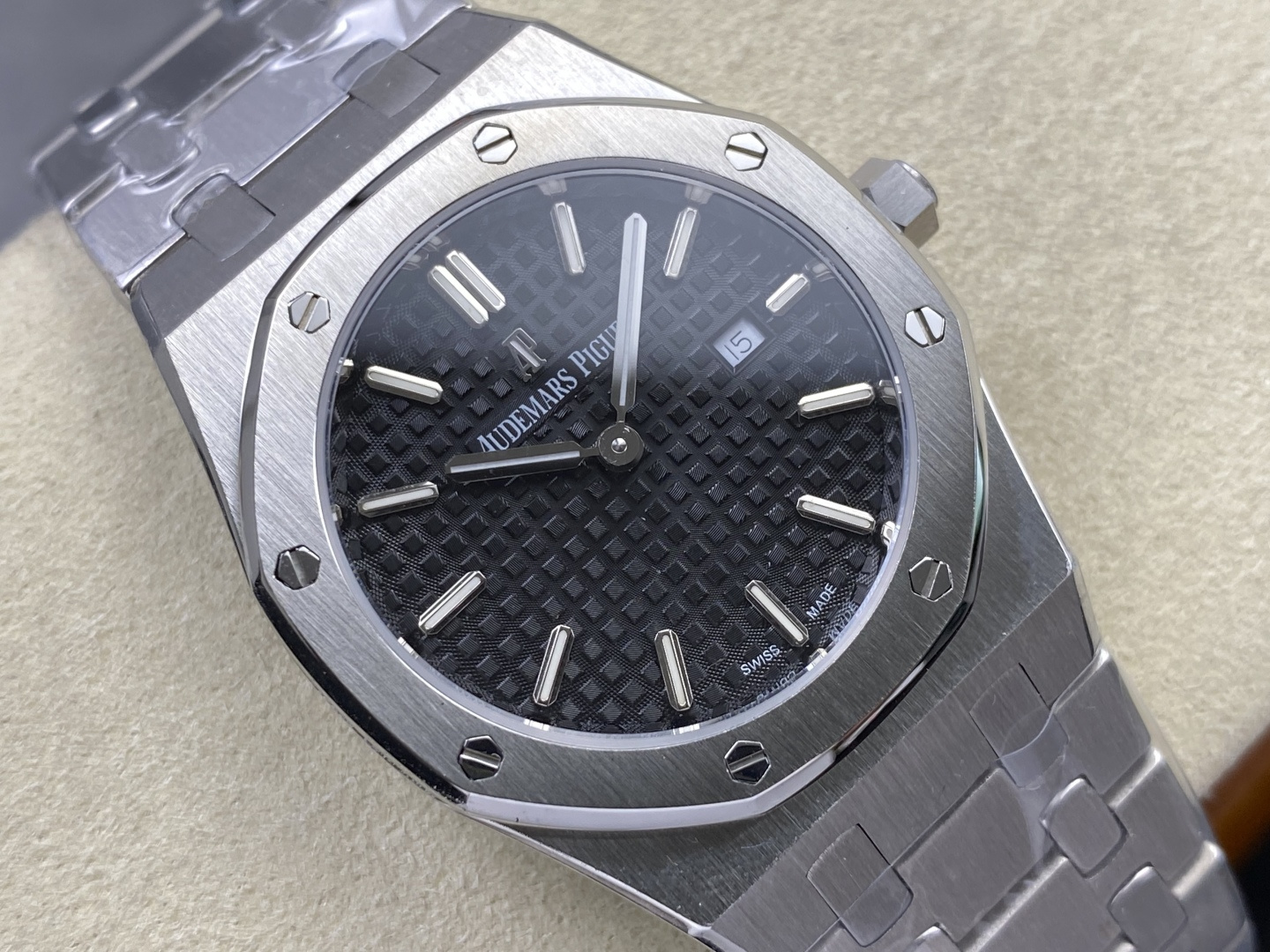 Audemars Piguet Royal Oak 67651OR 33 mm Date display Configuration 1B3F0C 1:1 Superclone - Image 10