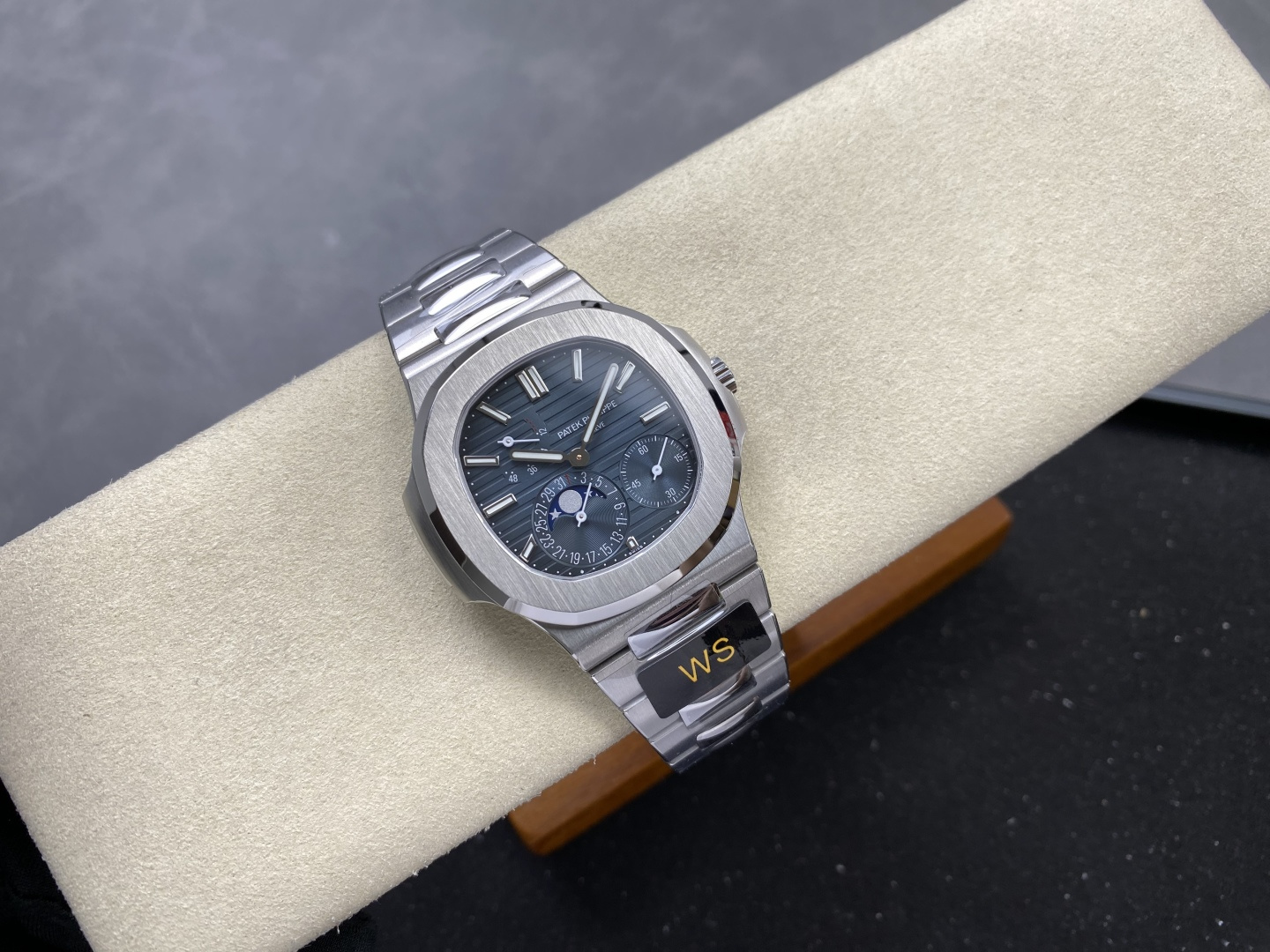 Patek Philippe Nautilus 5712 Rose-gold tone Gold dial 40 mm Moon phase WS Factory Configuration ACD19D 1:1 Superclone