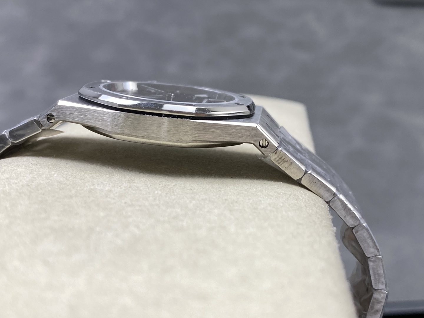 Audemars Piguet Royal Oak 67651OR 33 mm Date display Configuration 1B3F0C 1:1 Superclone - Image 2