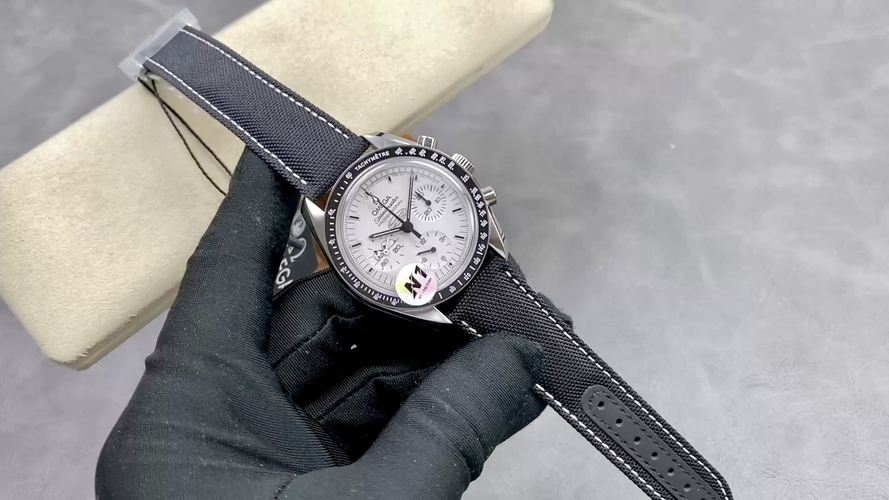 Omega Speedmaster Snoopy E2A03B 1:1 Superclone