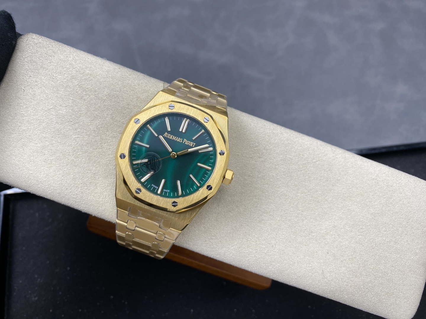 Audemars Piguet Royal Oak 15513 Gold 41 mm Configuration 56E829 1:1 Superclone - Image 3