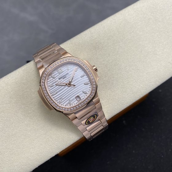 Patek Philippe Nautilus Date. Seconde Au Centre 7118/1200R-001 1:1 Superclone