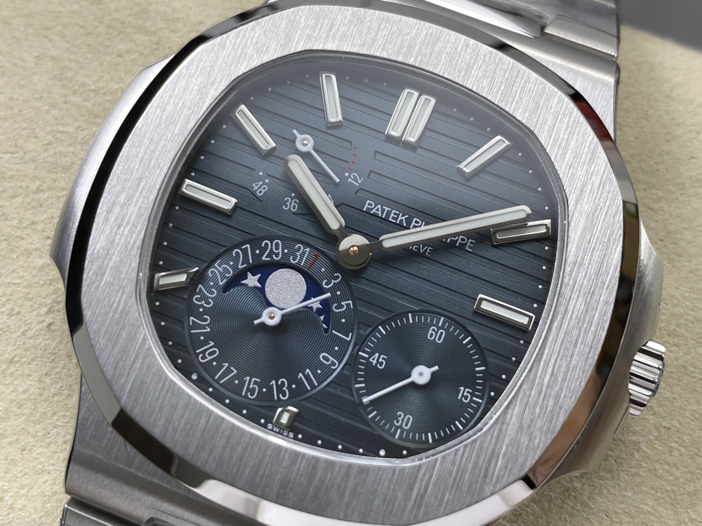 Patek Philippe Nautilus 5712 Rose-gold tone Gold dial 40 mm Moon phase WS Factory Configuration ACD19D 1:1 Superclone - Image 9