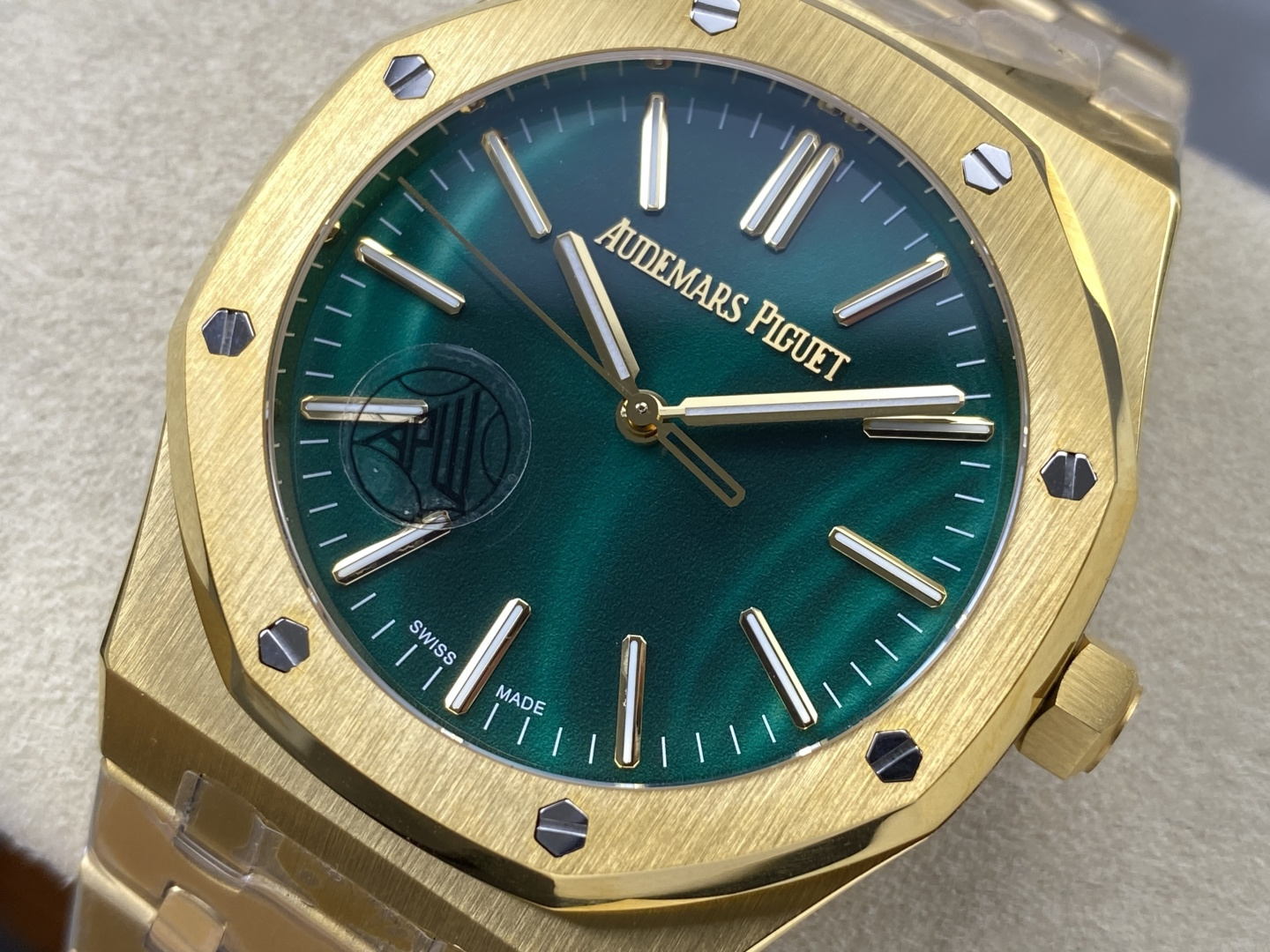 Audemars Piguet Royal Oak 15513 Gold 41 mm Configuration 56E829 1:1 Superclone - Image 10