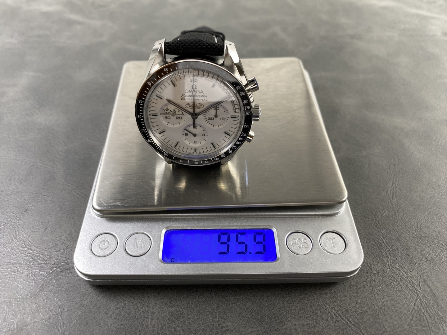Omega Speedmaster Snoopy 260259 1:1 Superclone - Image 6