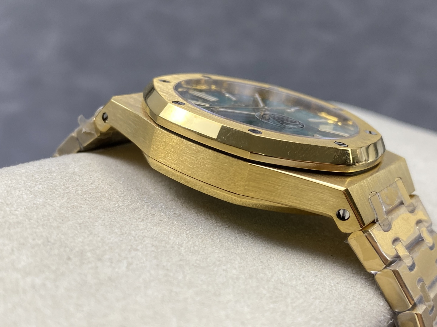 Audemars Piguet Royal Oak 15513 Gold 41 mm Configuration 56E829 1:1 Superclone - Image 2