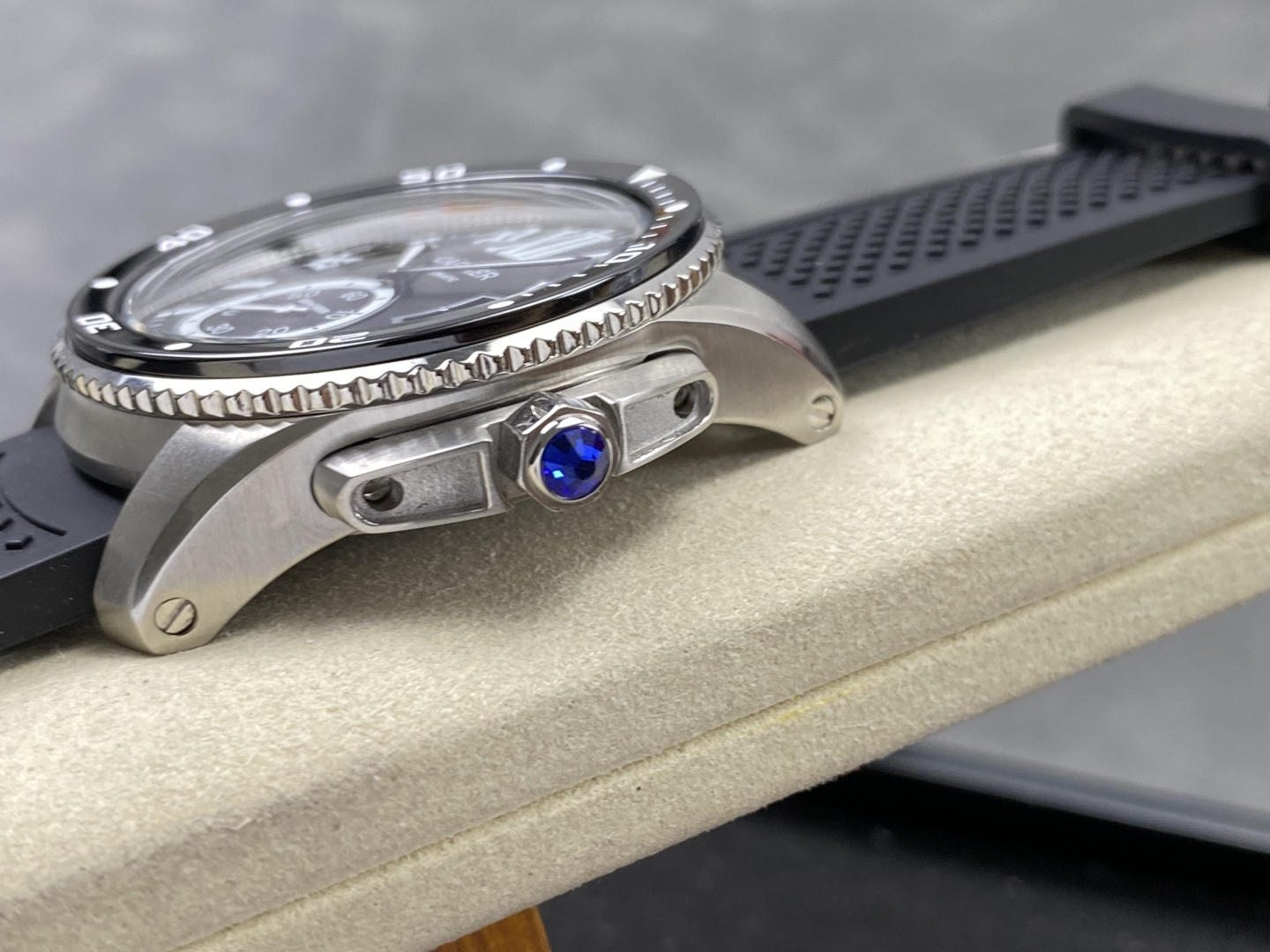 Cartier Calibre de Cartier Diver Stainless steel Rubber strap 42 x 11 mm Configuration 9AFBBF 1:1 Superclone - Image 3