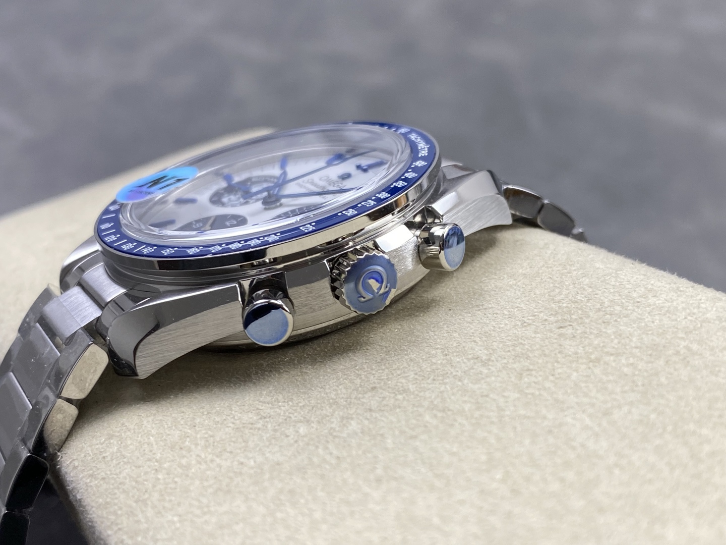 Omega Speedmaster Snoopy 0ED1D7 1:1 Superclone - Image 3