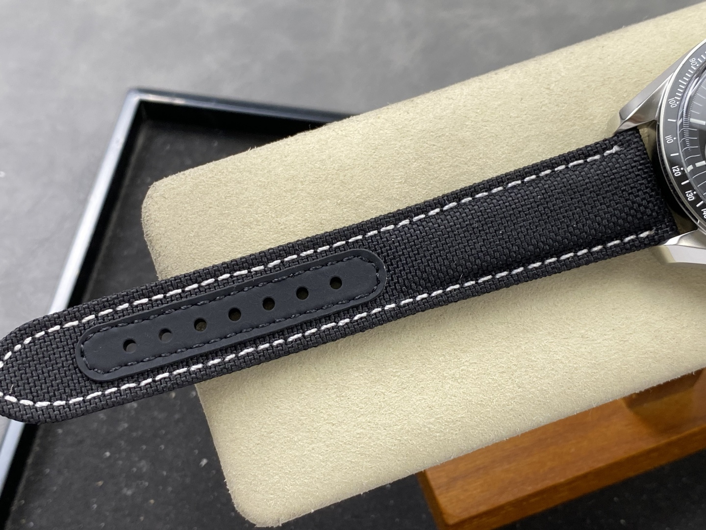 Omega Speedmaster Snoopy FA280F 1:1 Superclone - Image 13
