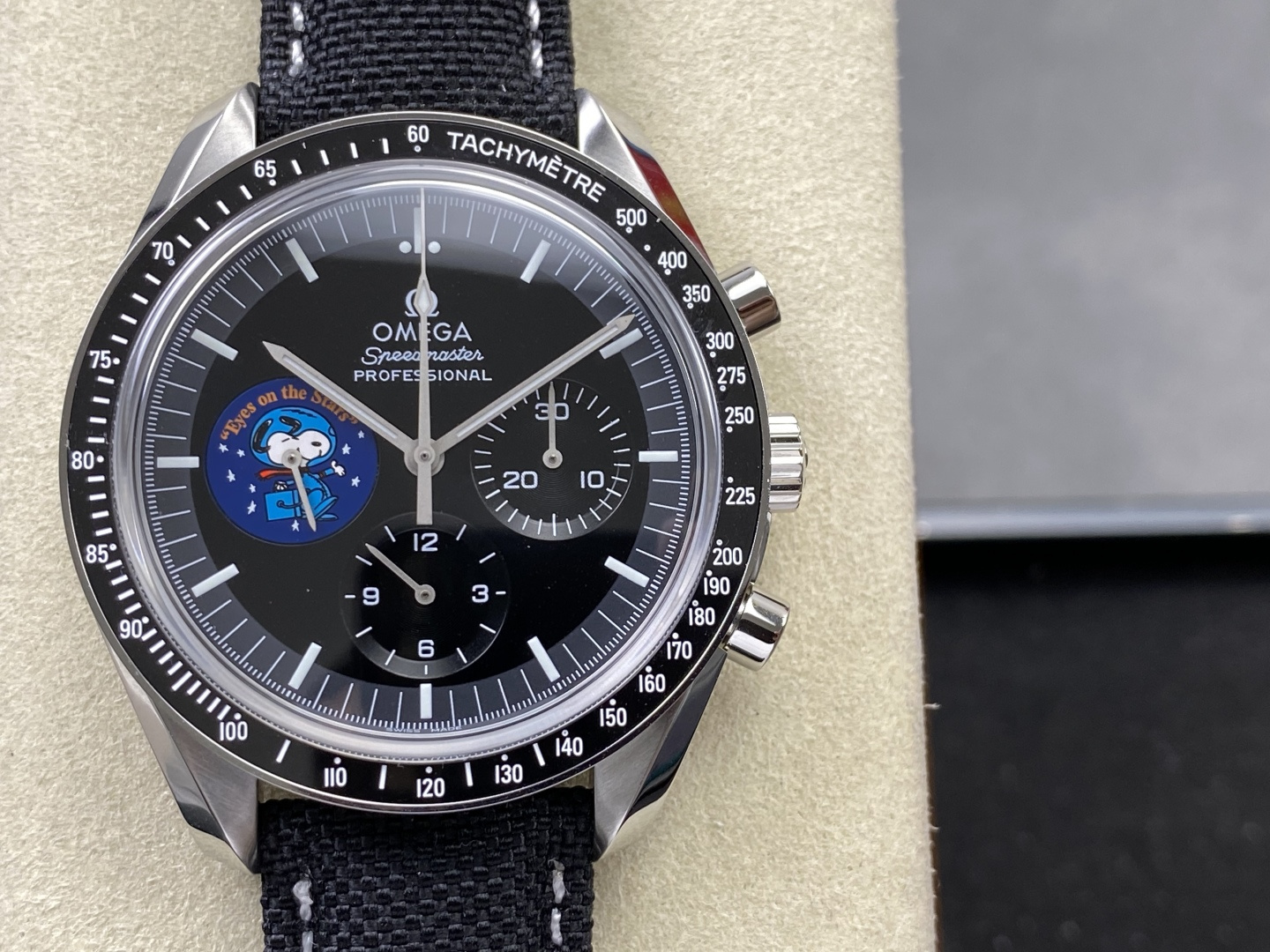 Omega Speedmaster Snoopy FA280F 1:1 Superclone - Image 7
