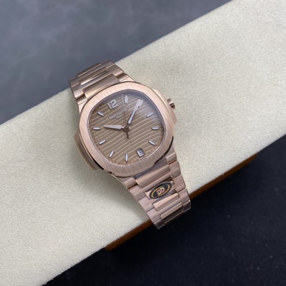 Patek Philippe Nautilus Date. Seconde Au Centre 7118/1R-010 1:1 Superclone