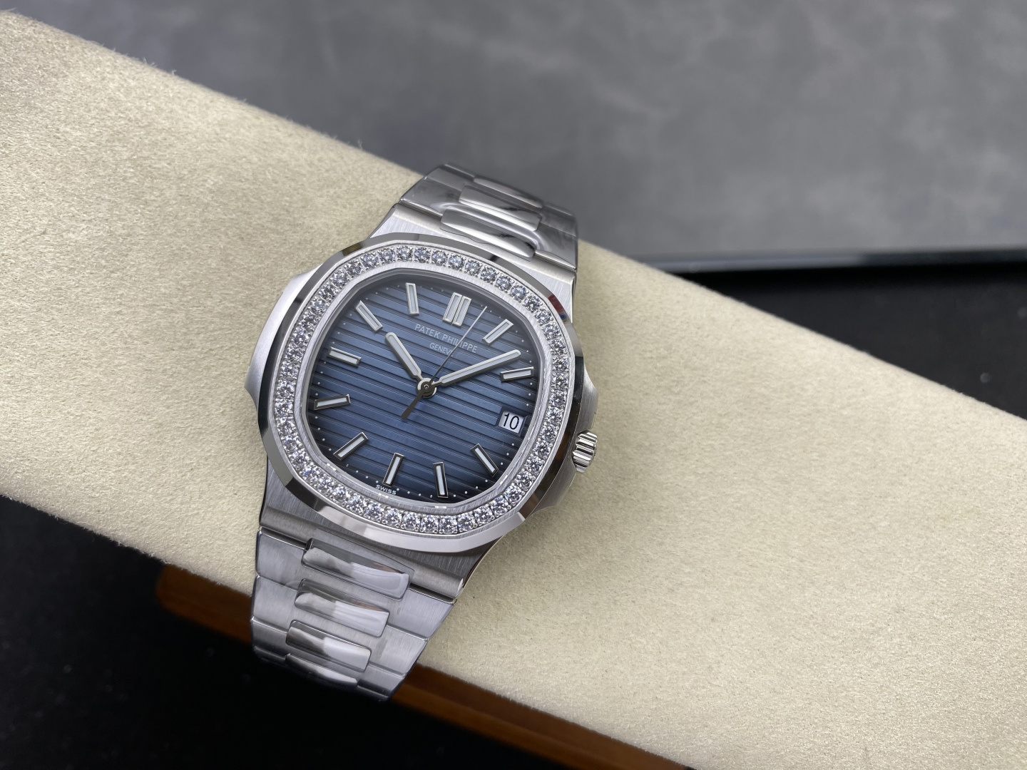 Patek Philippe Nautilus 5711 3K Factory Configuration 81E8AE 1:1 Superclone - Image 4
