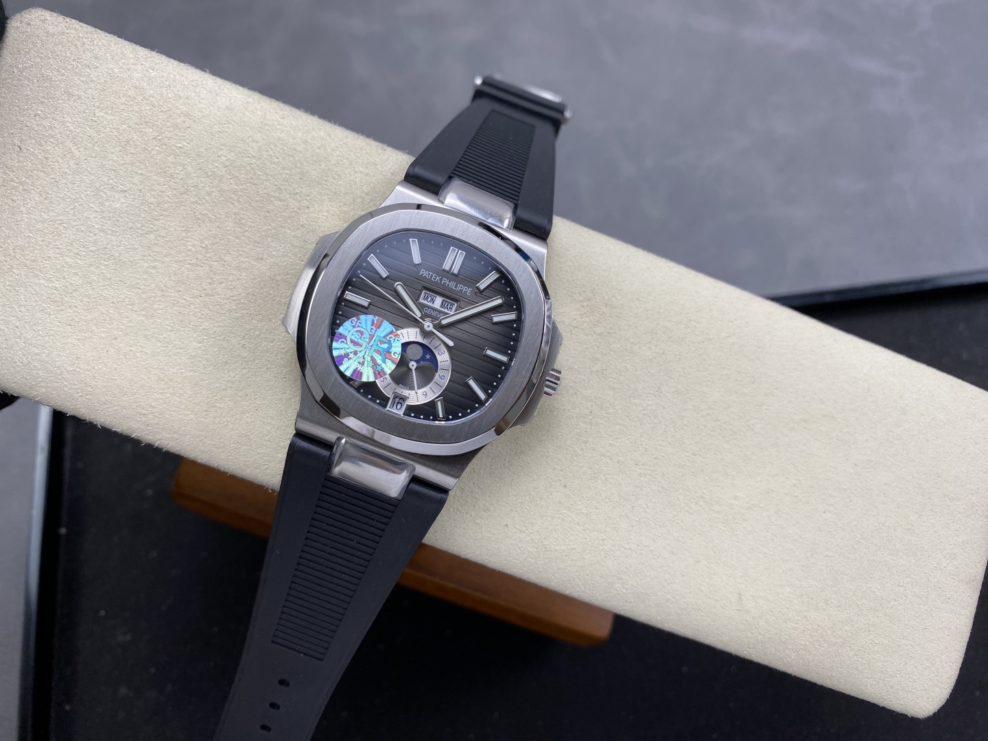 Patek Philippe Nautilus Quantième Annuel. Phases De Lune 5726/1A-014 1:1 Superclone - Image 7