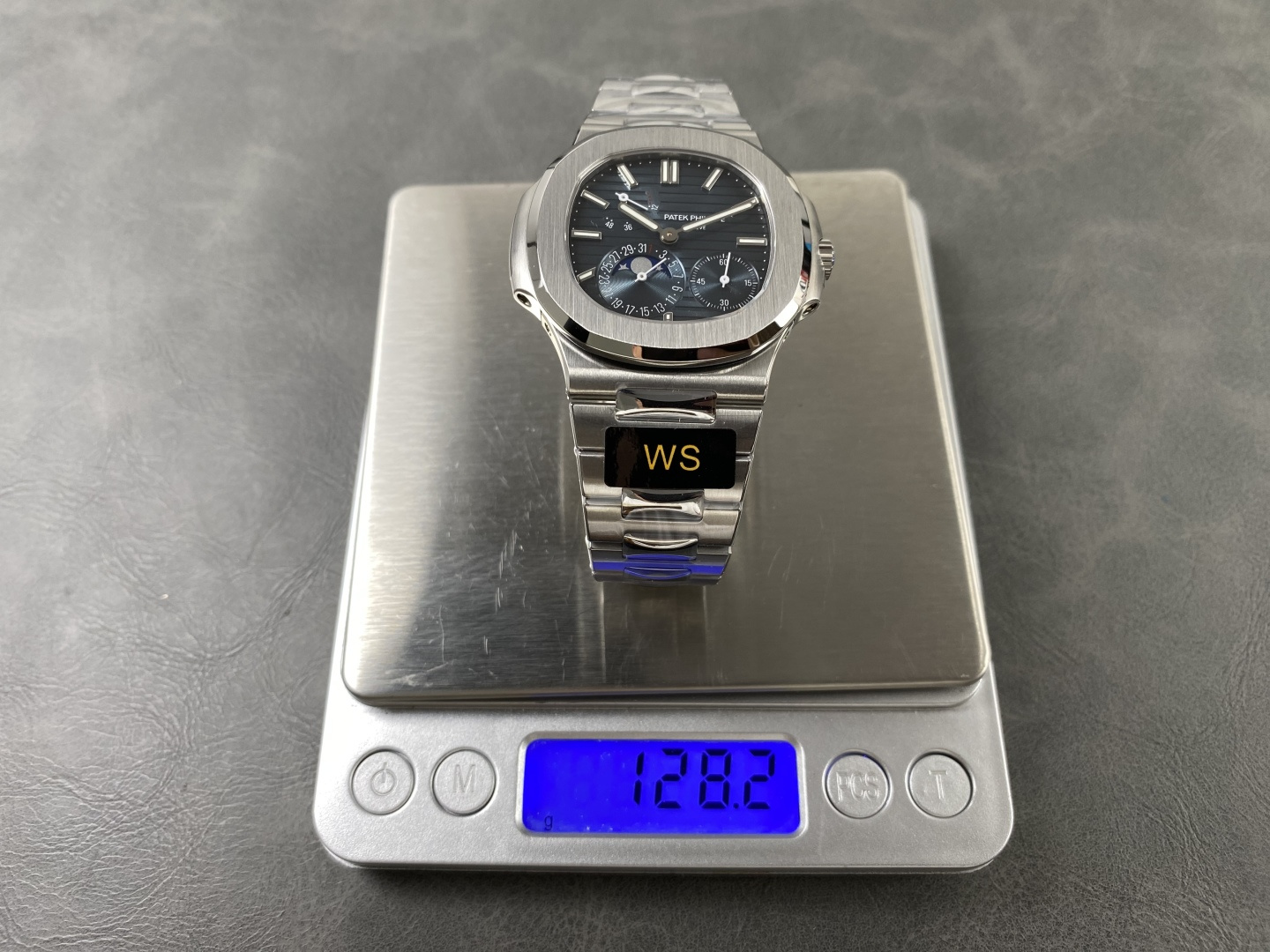Patek Philippe Nautilus 5712 Rose-gold tone Gold dial 40 mm Moon phase WS Factory Configuration ACD19D 1:1 Superclone - Image 7