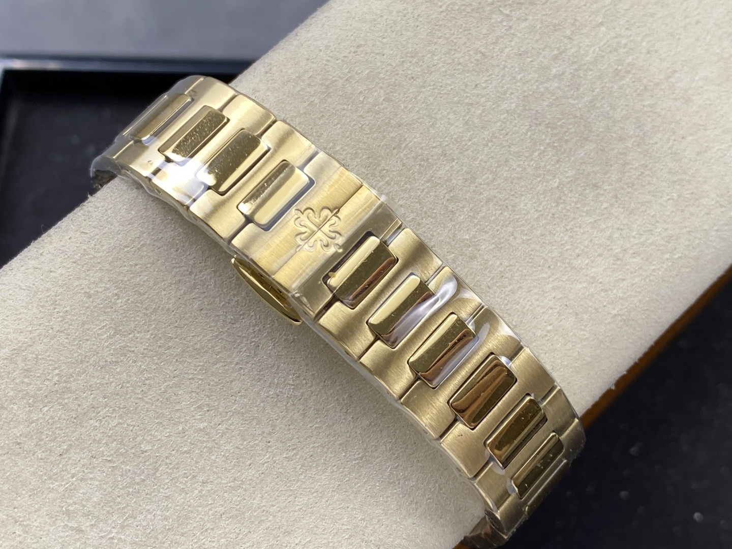 Patek Philippe Nautilus GR Factory Configuration 1B8DFD 1:1 Superclone - Image 5