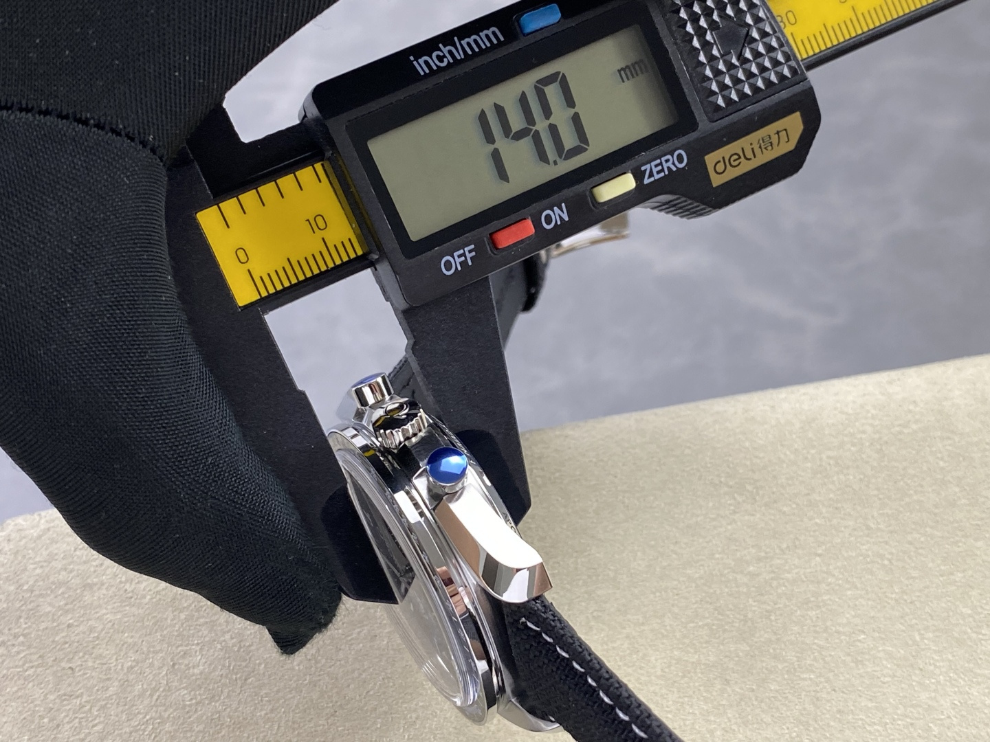 Omega Speedmaster Snoopy FA280F 1:1 Superclone - Image 12