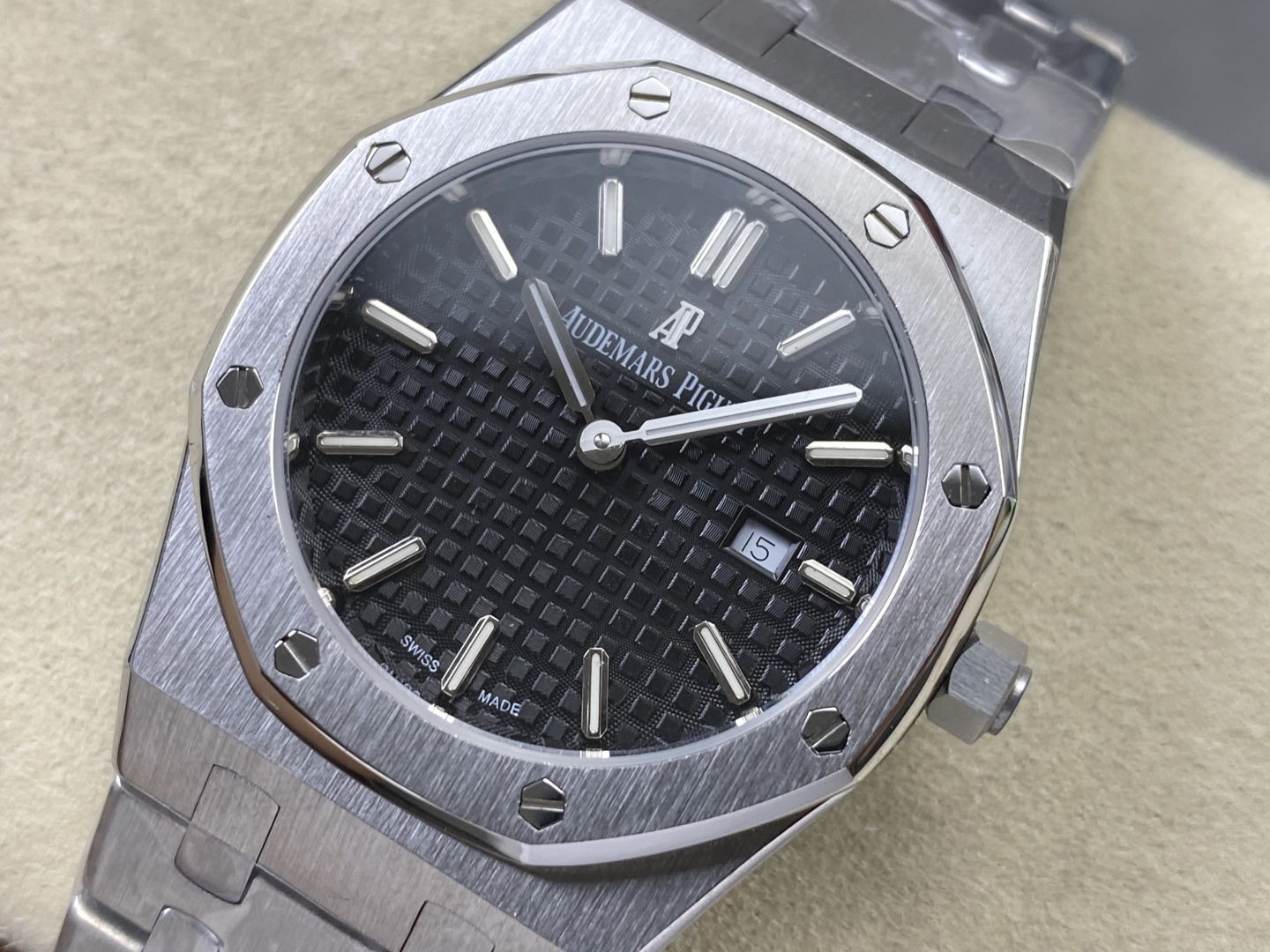 Audemars Piguet Royal Oak 67651OR 33 mm Date display Configuration 1B3F0C 1:1 Superclone - Image 9