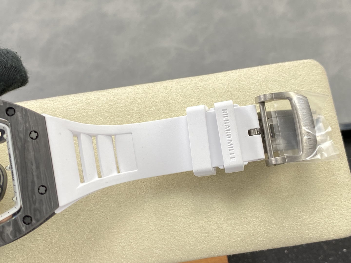 Richard Mille RM 055 RM055 Carbon composite Rubber strap 49.90 x 42.70 mm Configuration 5074DC 1:1 Superclone - Image 7